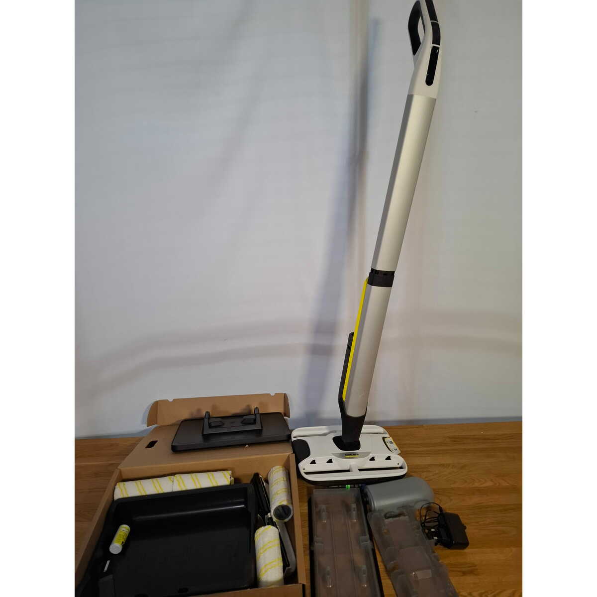 Пылесос вертикальный Karcher FC 7 Cordless, белый