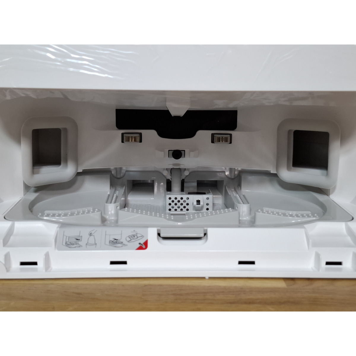 Робот-пылесос Roborock Qrevo MaxV With Refaill and Drainage System, белый