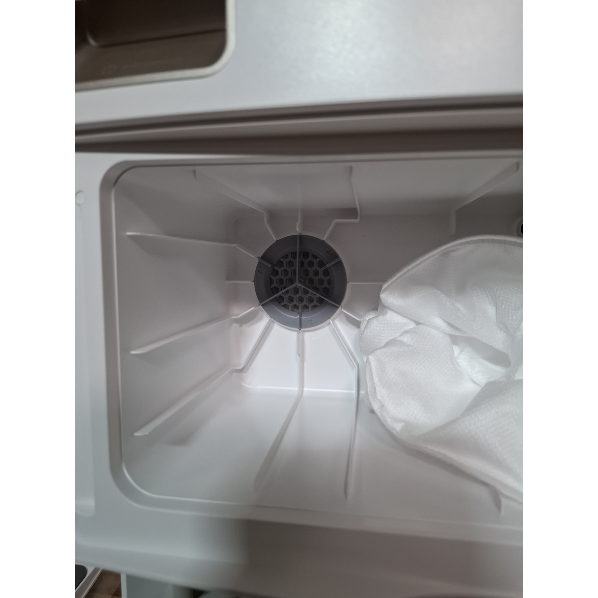 Робот-пылесос Roborock Qrevo MaxV With Refaill and Drainage System, белый