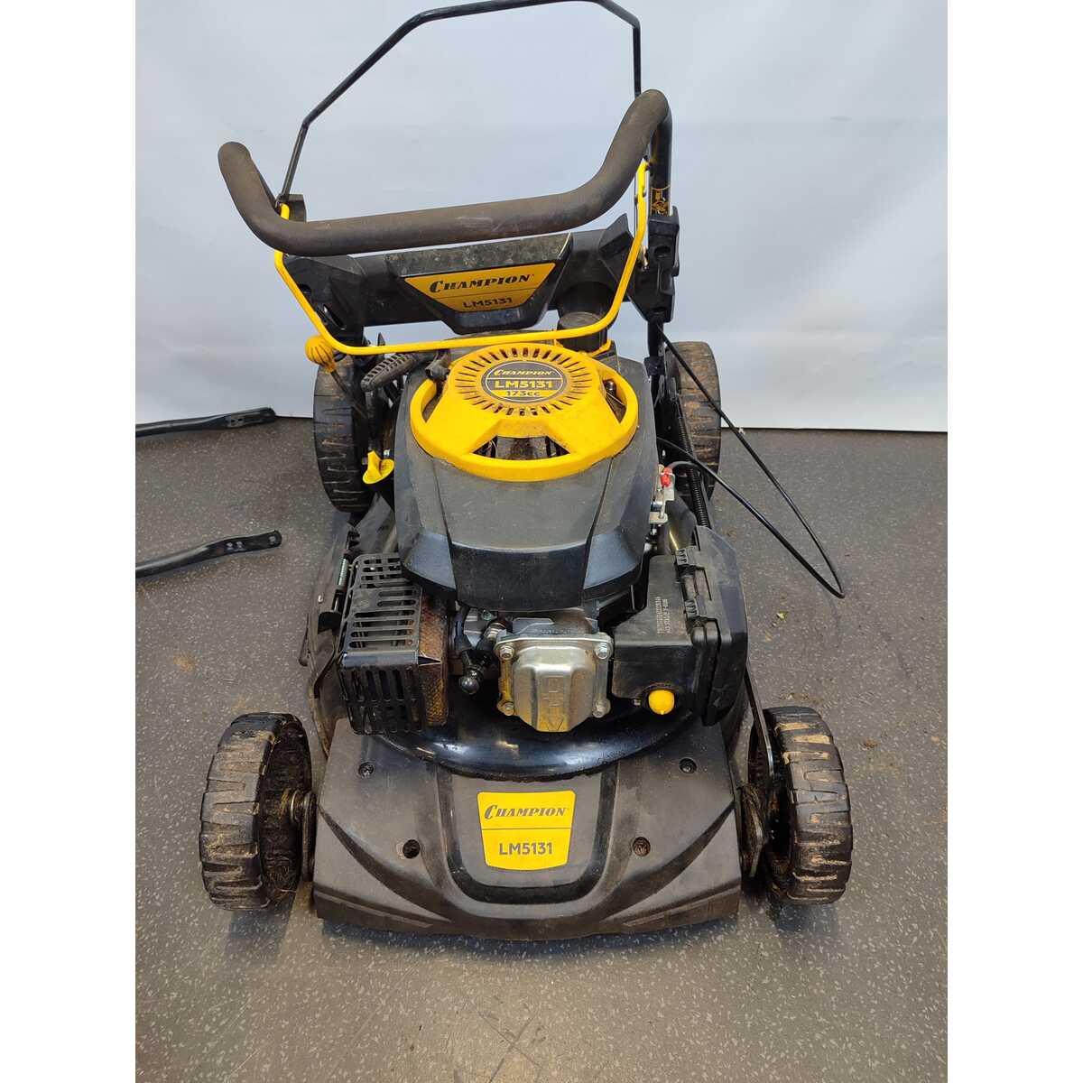 Газонокосилка роторная Champion LM5131 (Цвет: Black/Yellow)