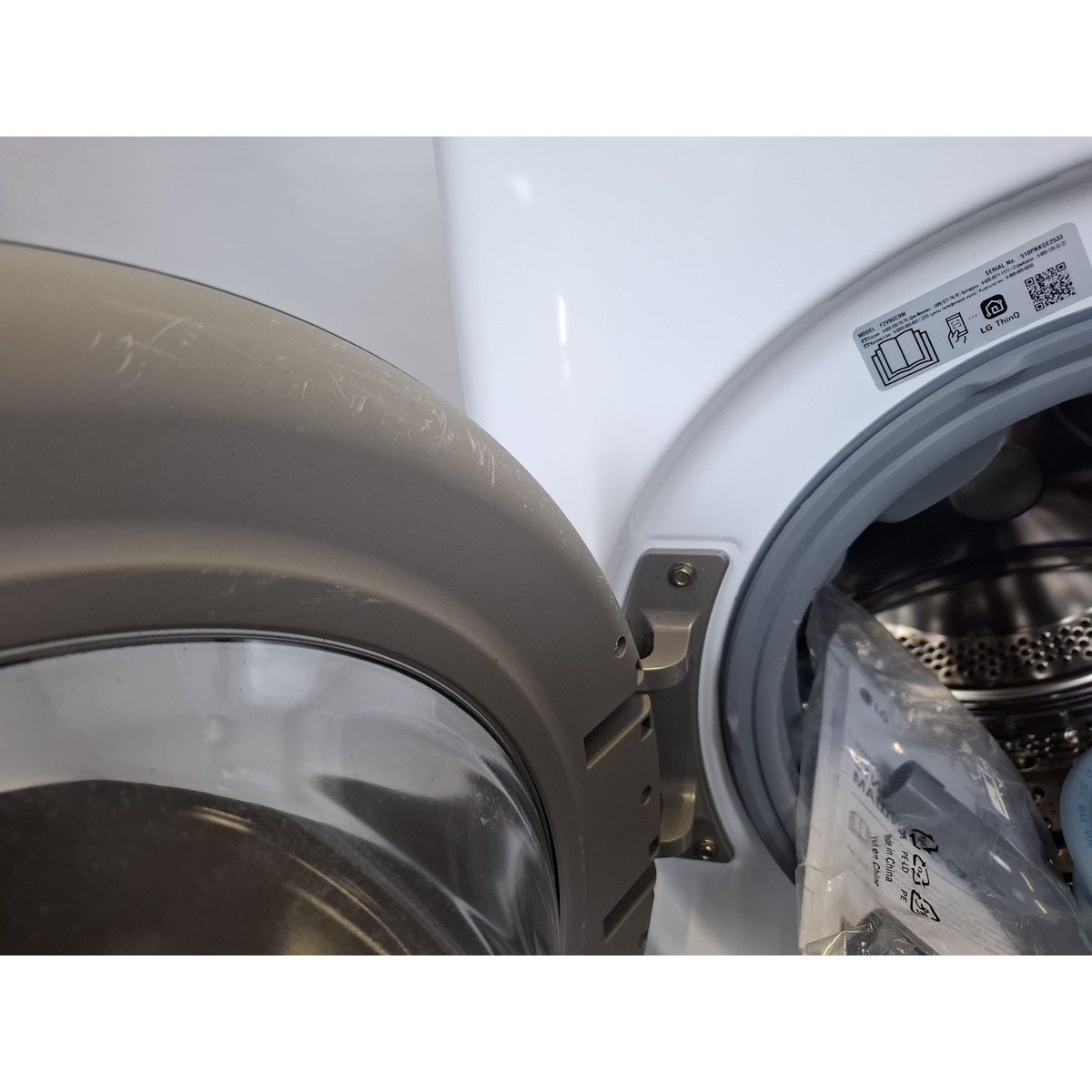 Стиральная машина LG F2V9GC9W, белый
