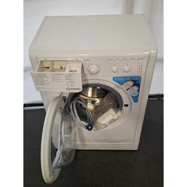 Стиральная машина Indesit IWSC 6105, белый Стиральная машина Indesit IWSC 6105, белый