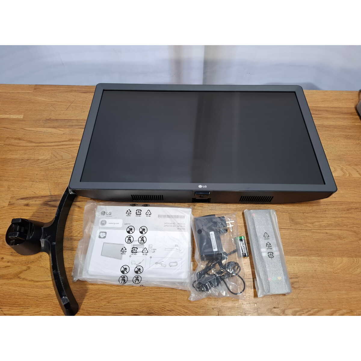 Телевизор LG 24" 24TQ510S-PZ.ARUZ, черный