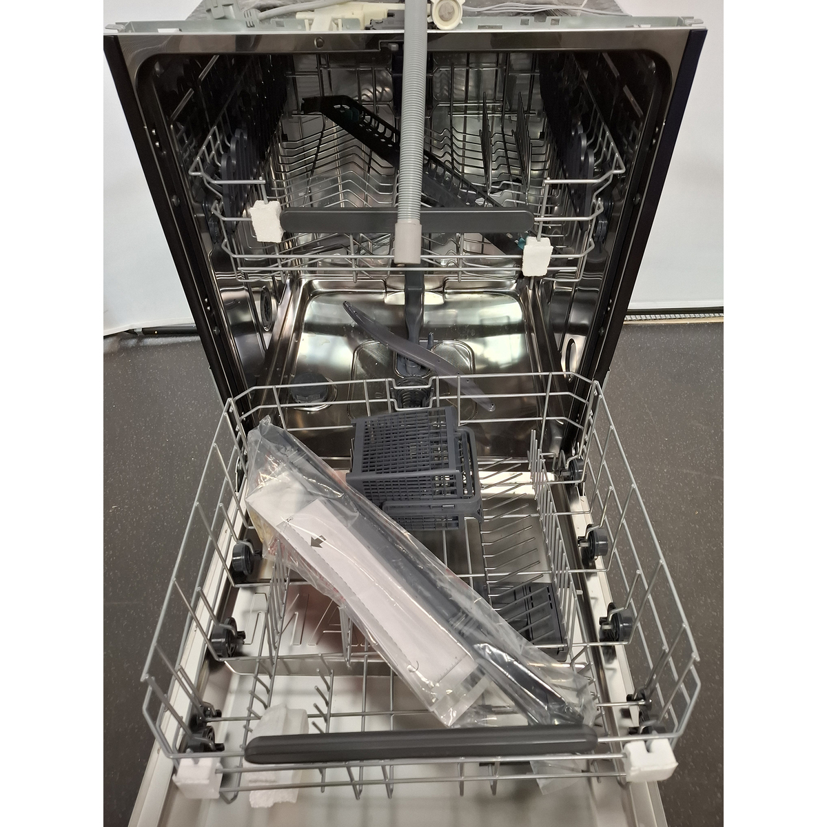 Посудомоечная машина Candy RapidO CI 5C7F0A-08, белый