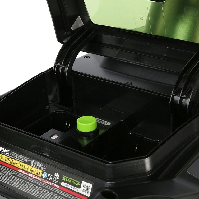 Снегоуборщик электрический Greenworks GD82ST (Цвет: Green) Снегоуборщик электрический Greenworks GD82ST (Цвет: Green)