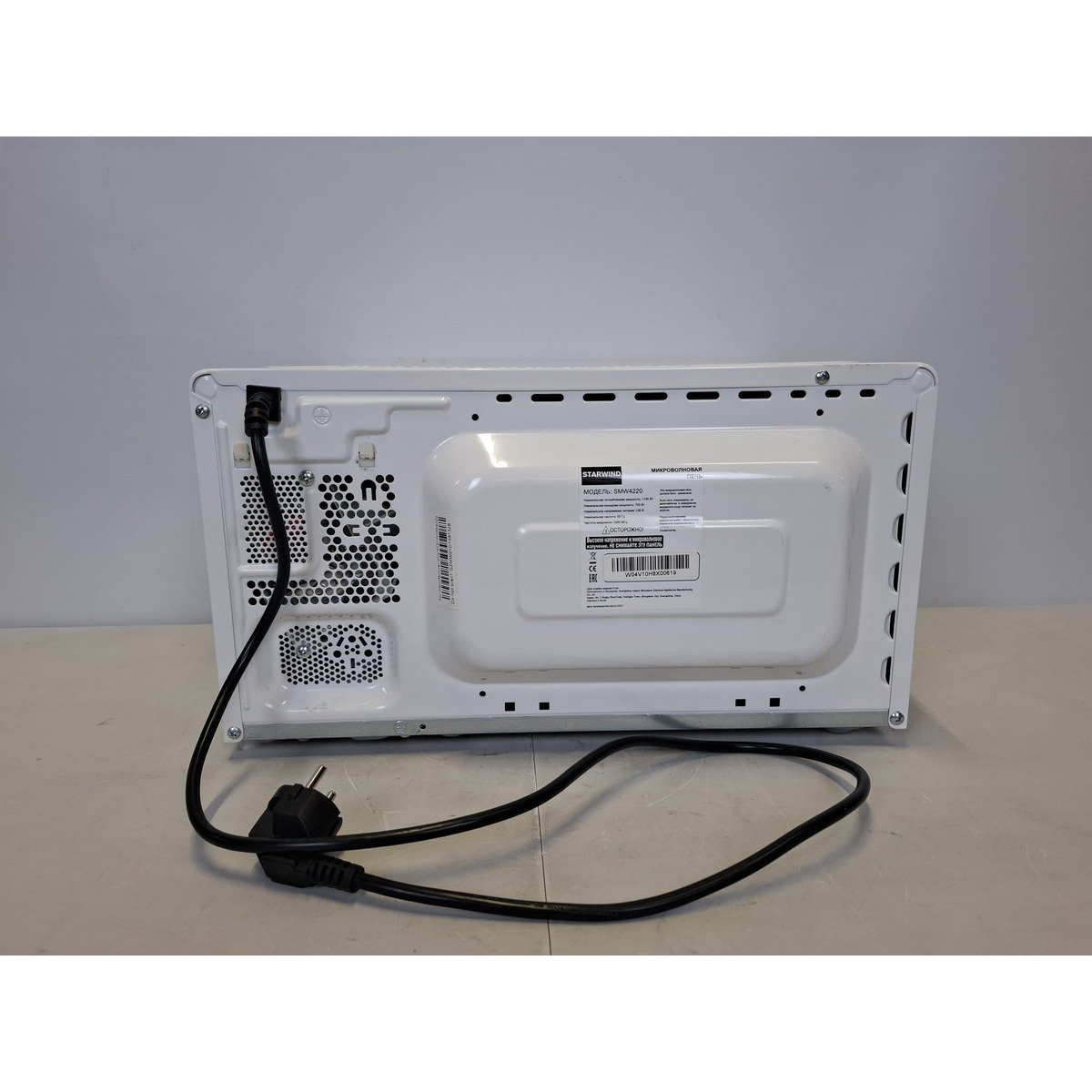 Микроволновая печь Starwind SMW4220, белый