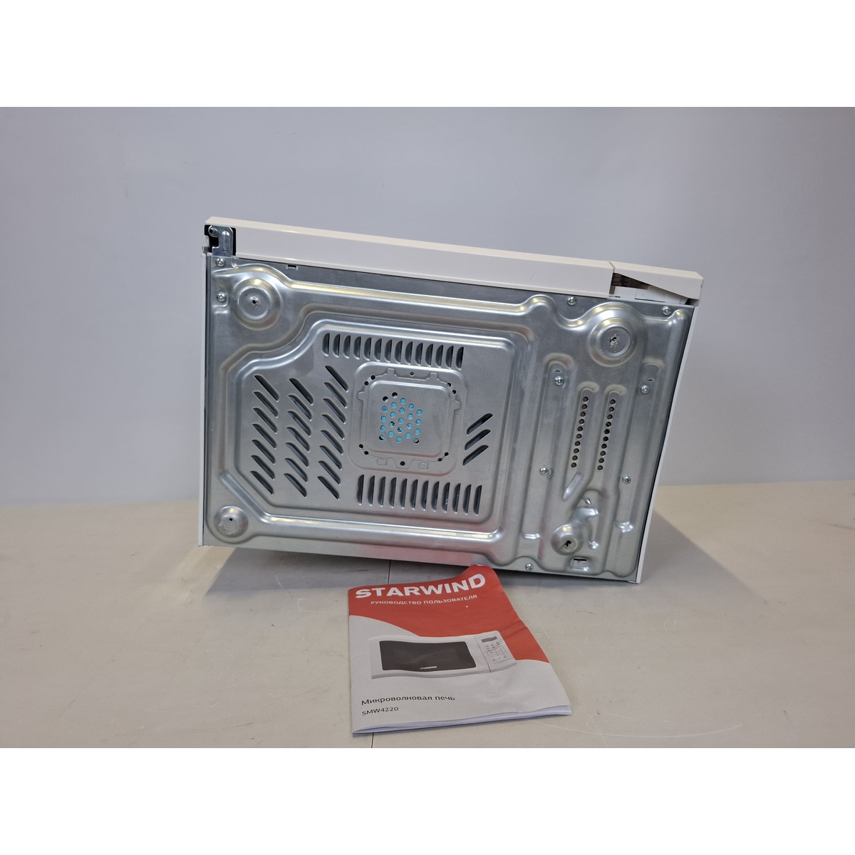 Микроволновая печь Starwind SMW4220, белый