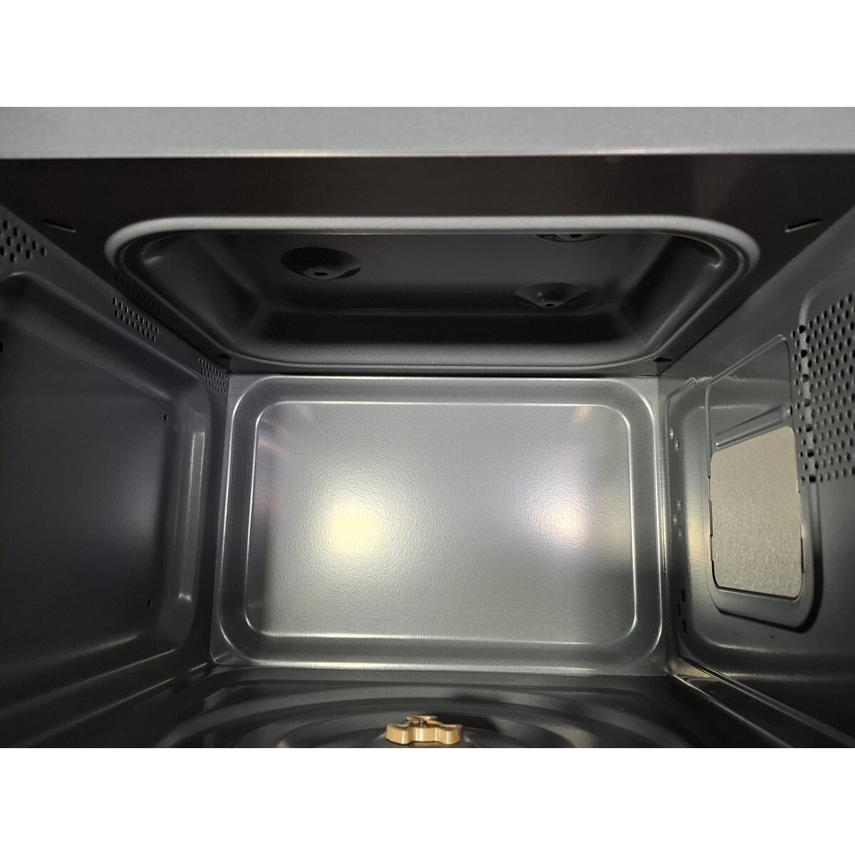 Микроволновая печь Hyundai HYM-D2079, черный