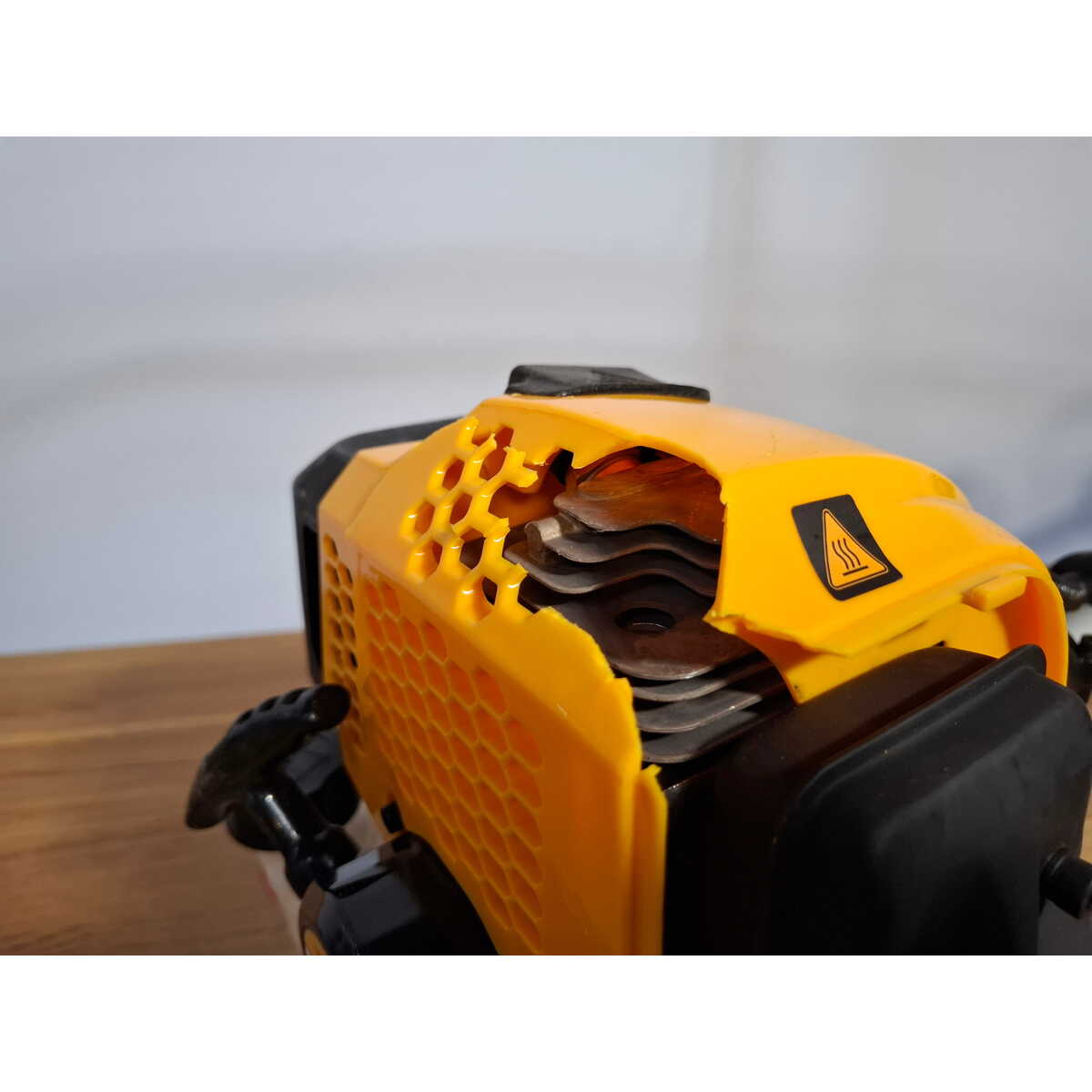 Триммер бензиновый Denzel DGT-52S-MAX (Цвет: Yellow/Black)