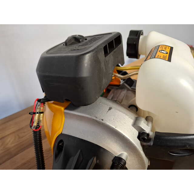 Триммер бензиновый Denzel DGT-52S-MAX (Цвет: Yellow / Black) Триммер бензиновый Denzel DGT-52S-MAX (Цвет: Yellow / Black)