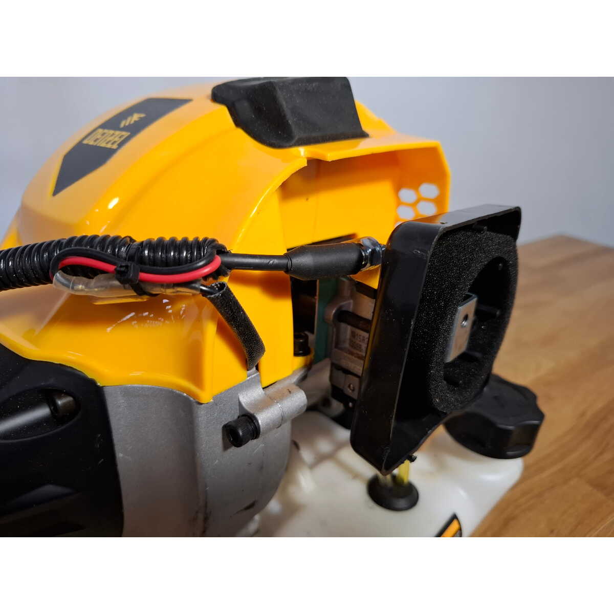Триммер бензиновый Denzel DGT-52S-MAX (Цвет: Yellow/Black)