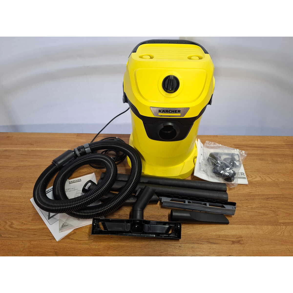 Строительный пылесос Karcher WD 3 V-17/4/20 (Цвет: Yellow)