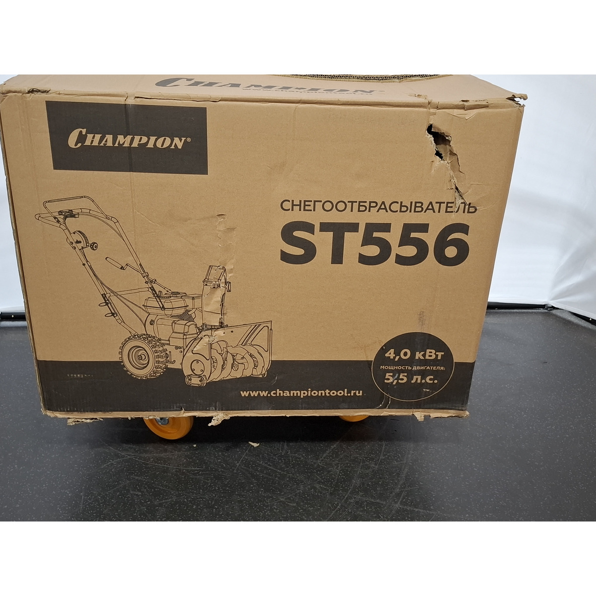 Снегоуборщик бензиновый Champion ST556 (Цвет: Black / Yellow)