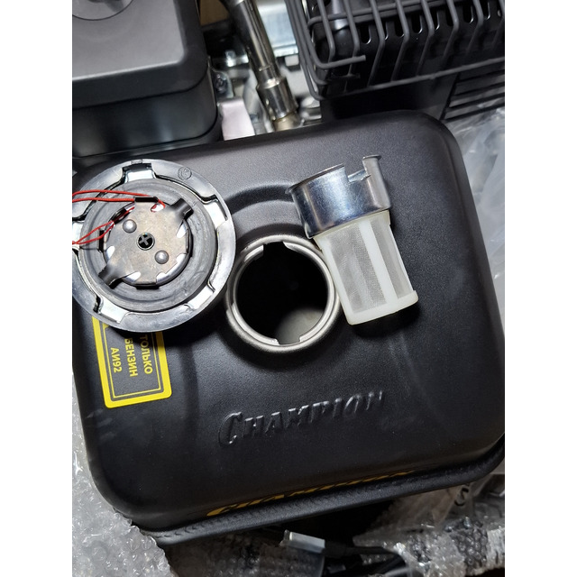 Снегоуборщик бензиновый Champion ST556 (Цвет: Black / Yellow)