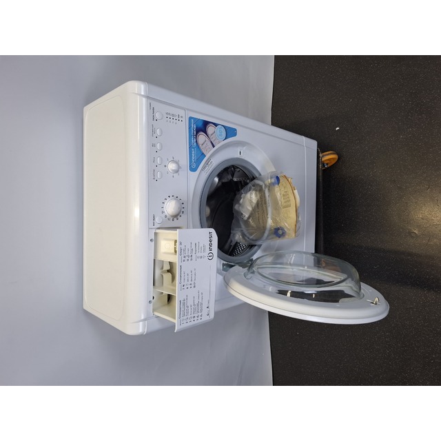 Стиральная машина Indesit IWUB 4085, белый Стиральная машина Indesit IWUB 4085, белый