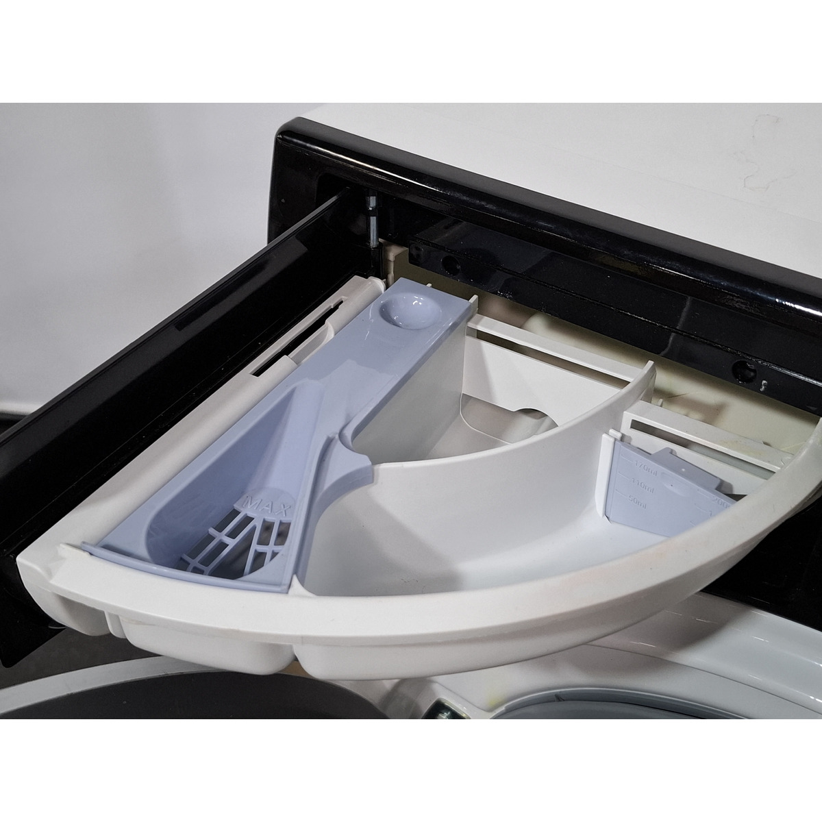 Стиральная машина Hotpoint NSD 7239 ZS VE RU, белый
