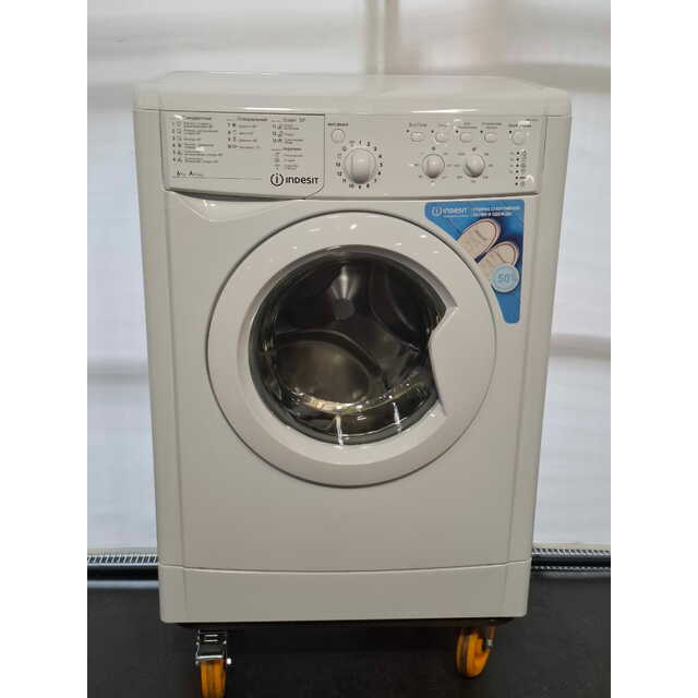 Стиральная машина Indesit IWSC 6105, белый Стиральная машина Indesit IWSC 6105, белый