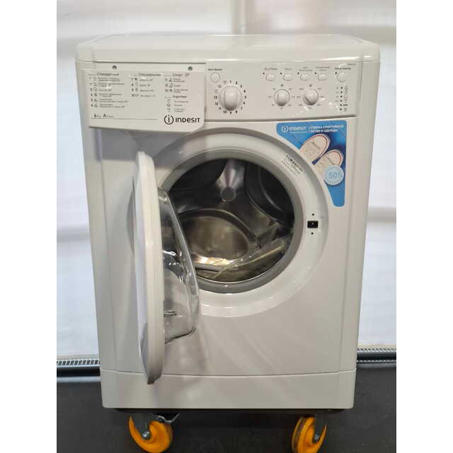 Стиральная машина Indesit IWSC 6105, белый Стиральная машина Indesit IWSC 6105, белый