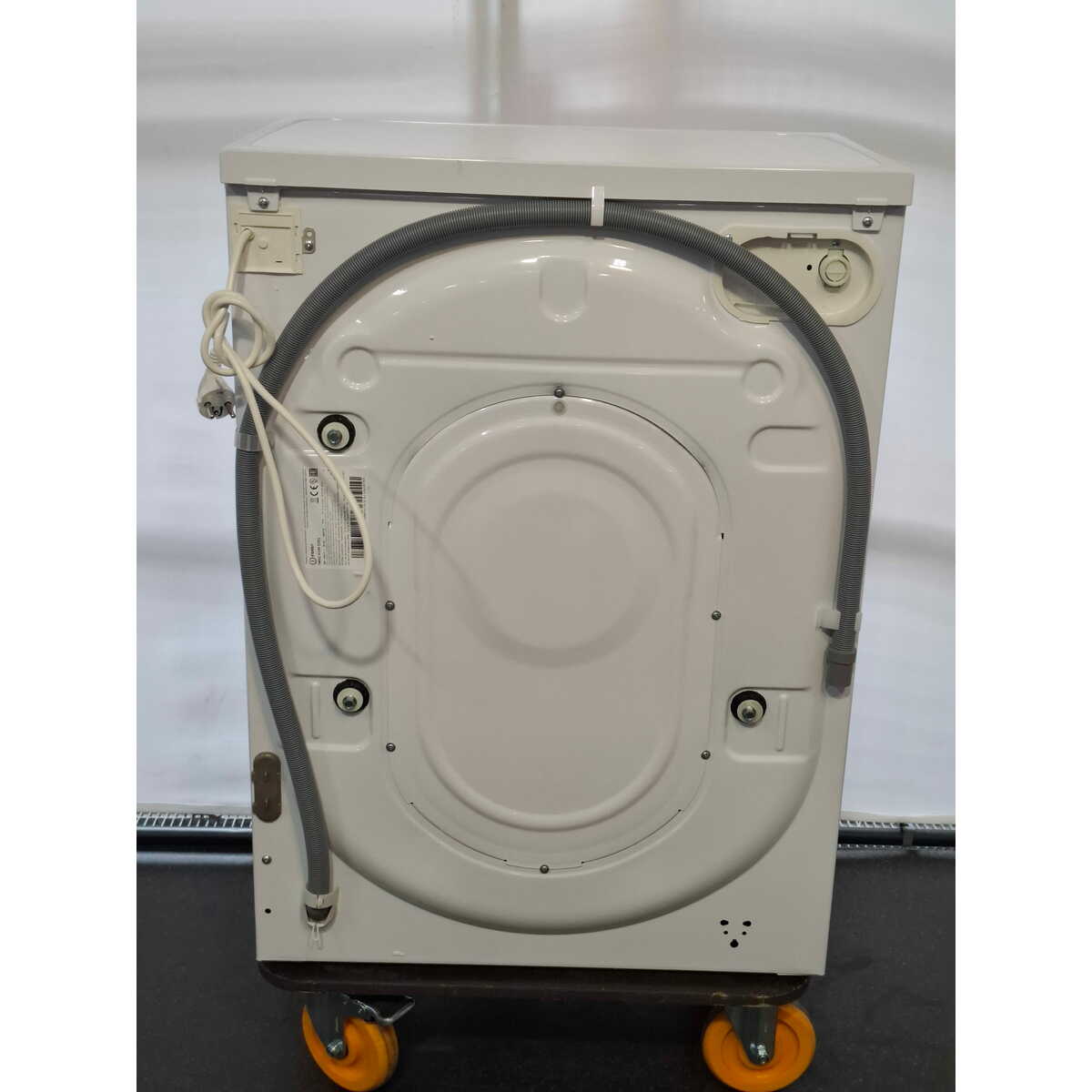 Стиральная машина Indesit IWSC 6105, белый