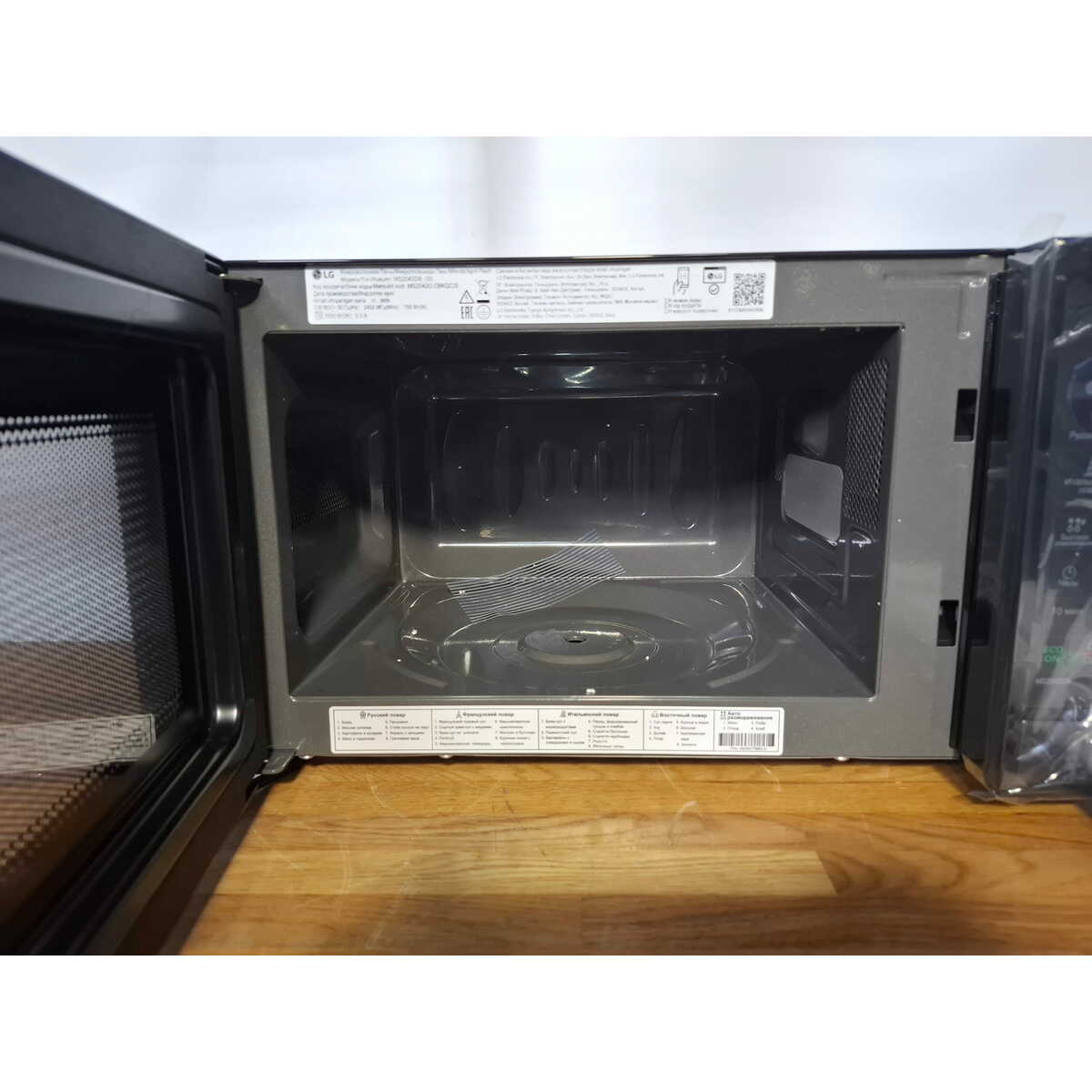 Микроволновая печь LG MS2042DB, черный