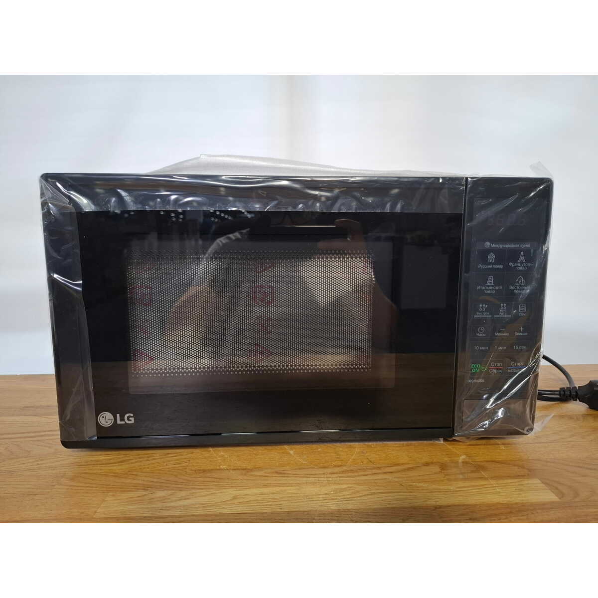 Микроволновая печь LG MS2042DB, черный