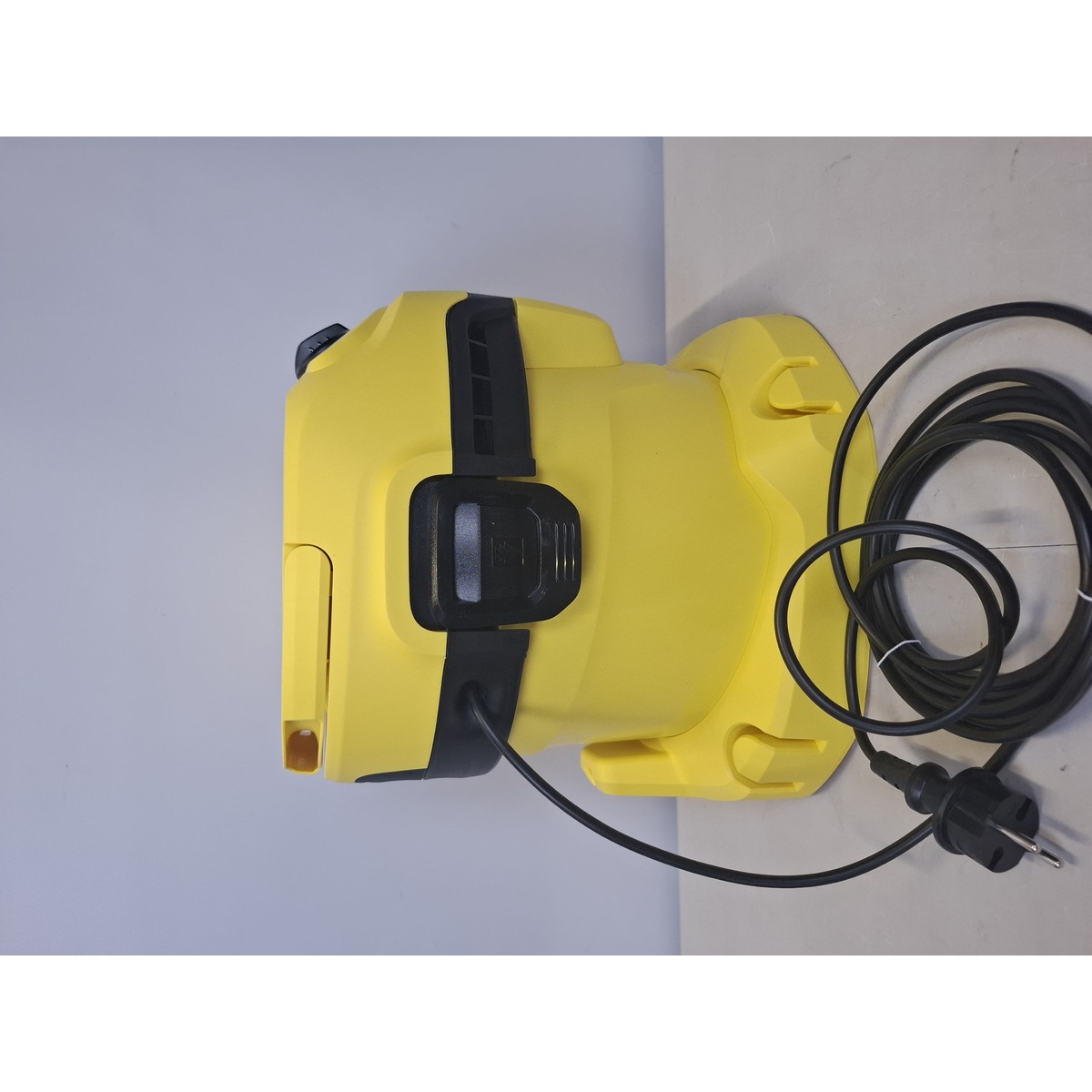 Строительный пылесос Karcher WD 2 Plus V-12/4/18 (Цвет: Yellow)