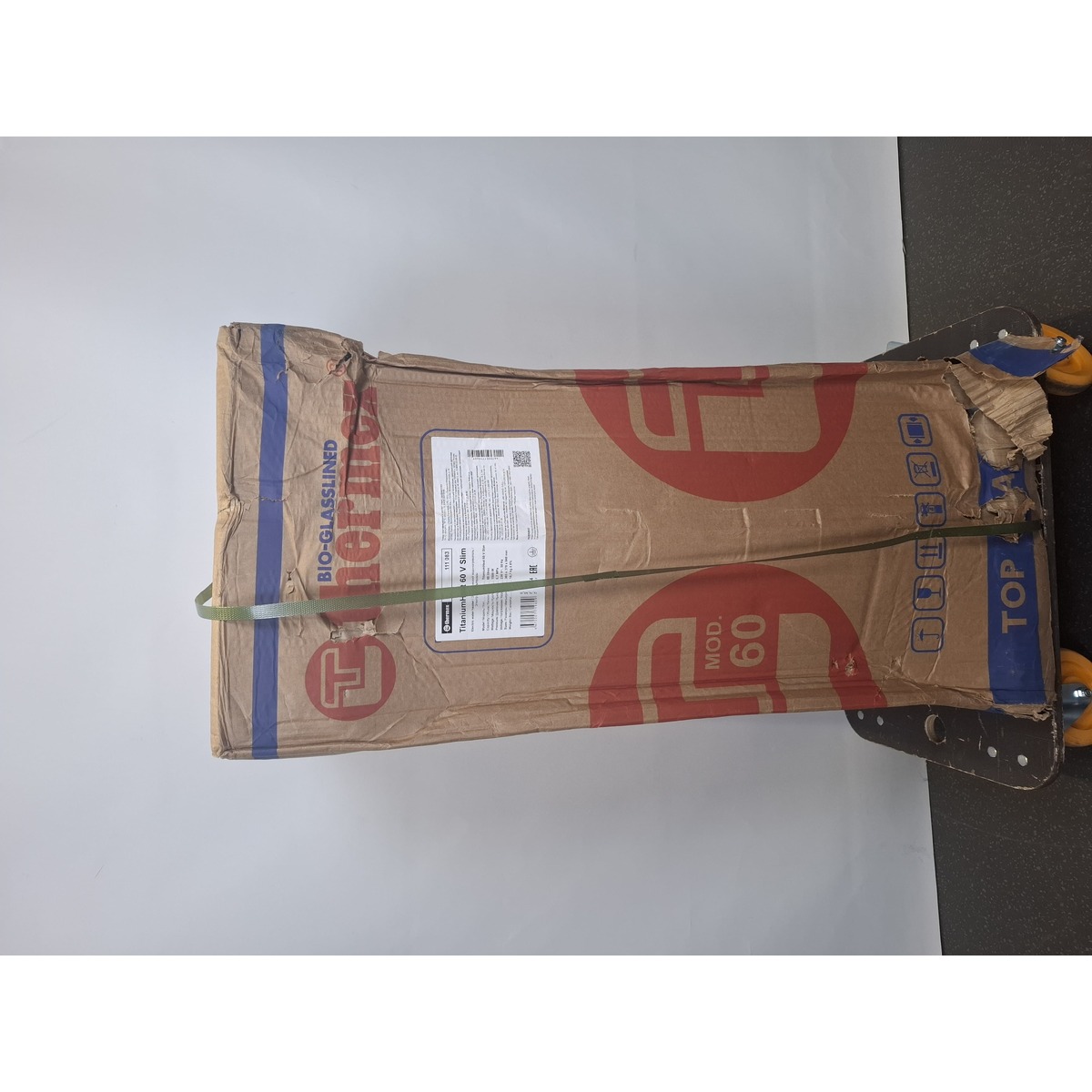Водонагреватель Thermex TitaniumHeat 60 V Slim, белый