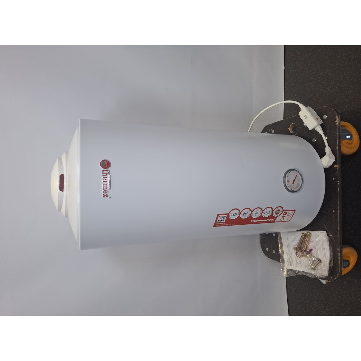 Водонагреватель Thermex TitaniumHeat 60 V Slim, белый