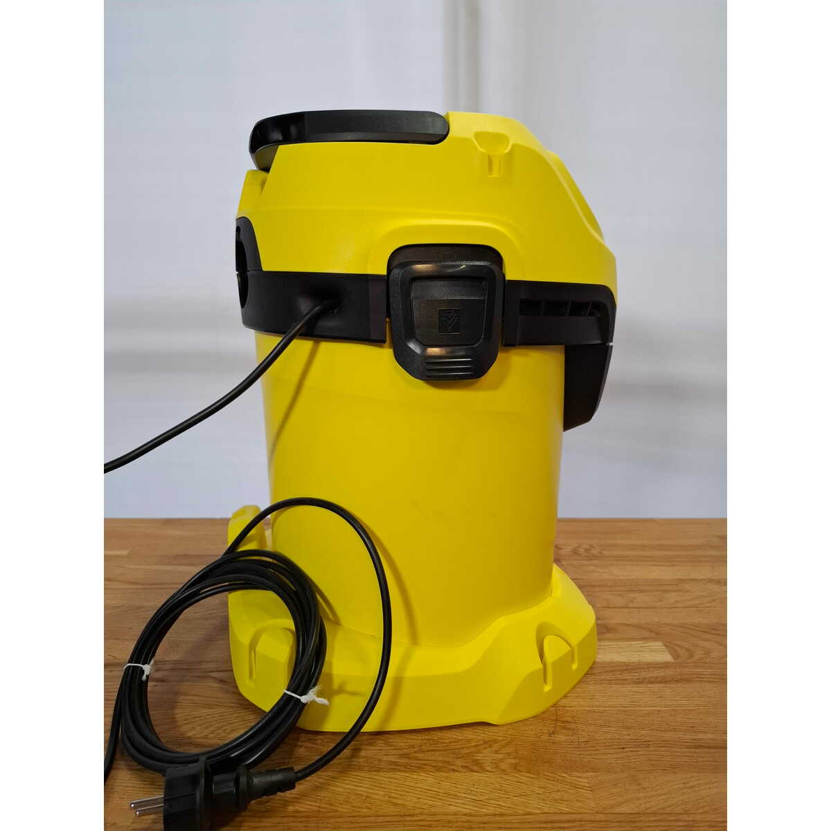 Строительный пылесос Karcher WD 3 V-17 / 4 / 20 (Цвет: Yellow)