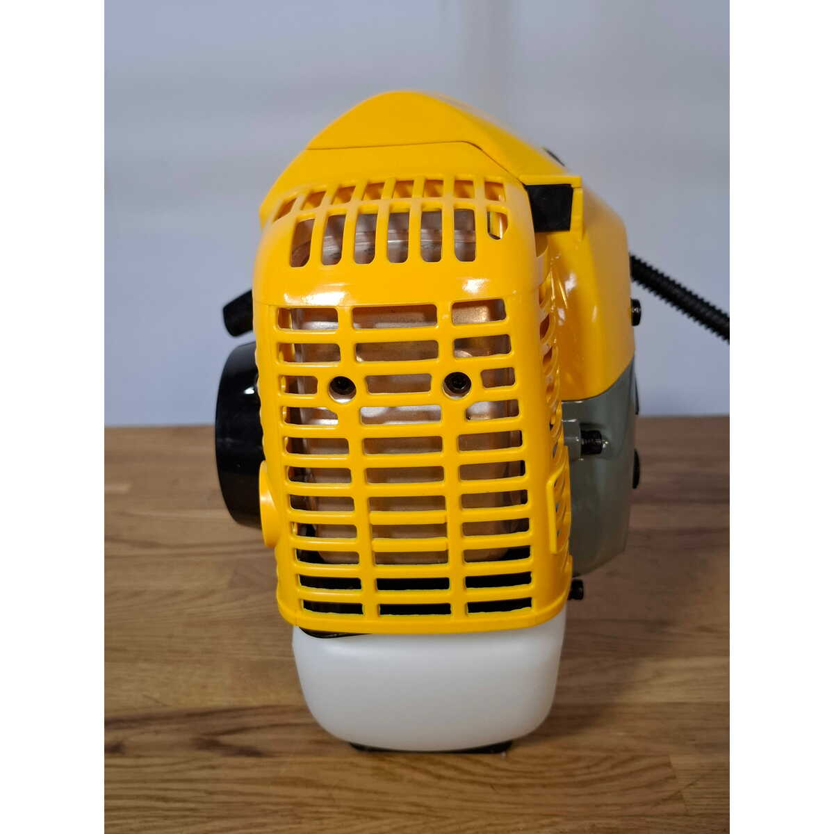 Триммер бензиновый Champion T444S-2 (2-коробки) (Цвет: Yellow / Black)