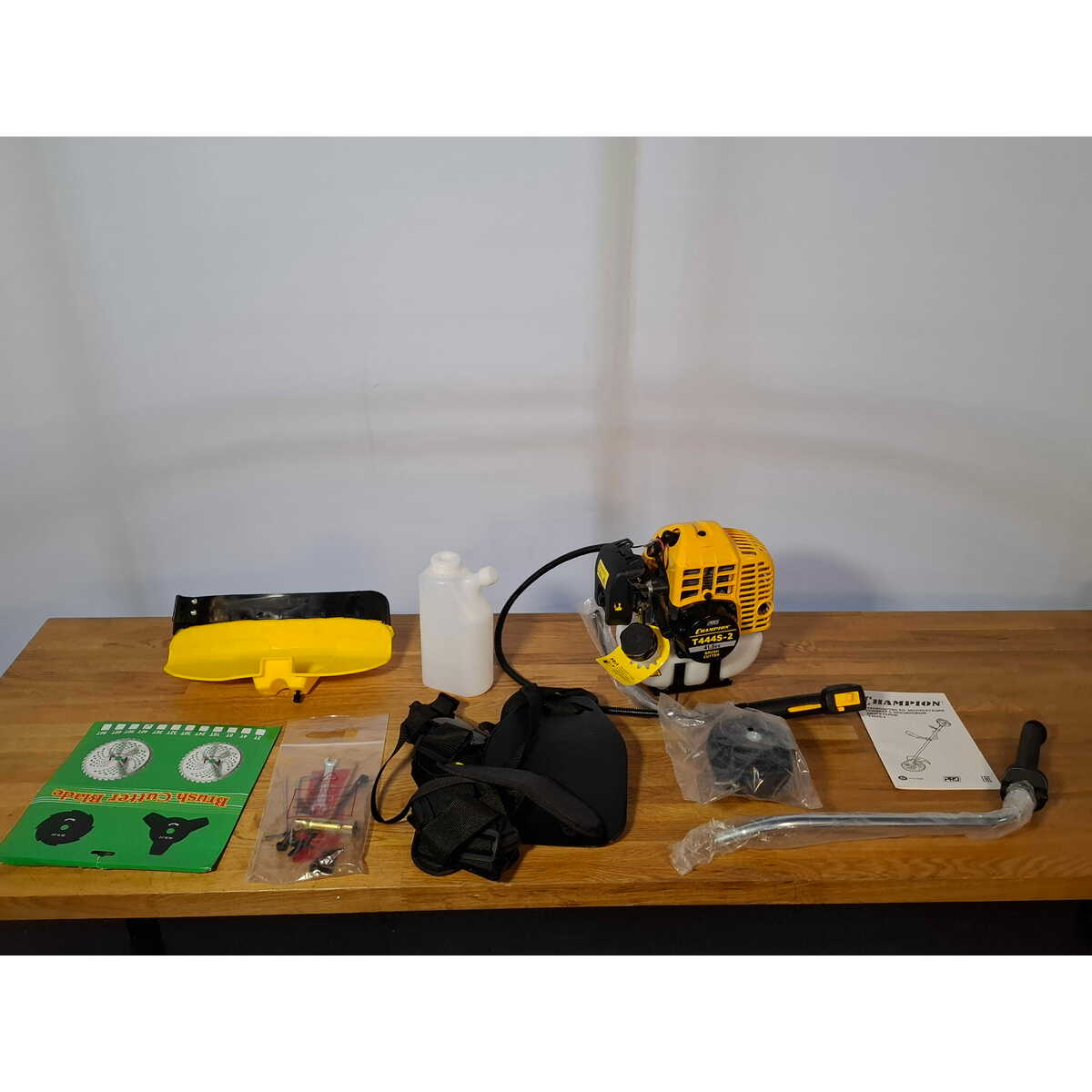 Триммер бензиновый Champion T444S-2 (2-коробки) (Цвет: Yellow / Black)