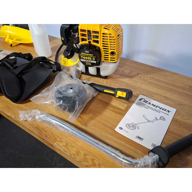 Триммер бензиновый Champion T444S-2 (2-коробки) (Цвет: Yellow / Black)