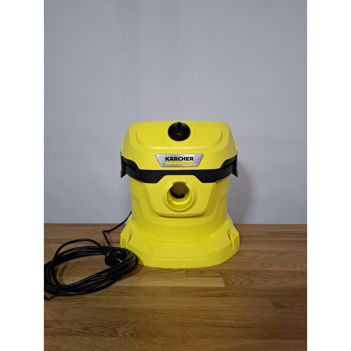 Строительный пылесос Karcher WD 2 Plus V-12 / 4 / 18 (Цвет: Yellow)