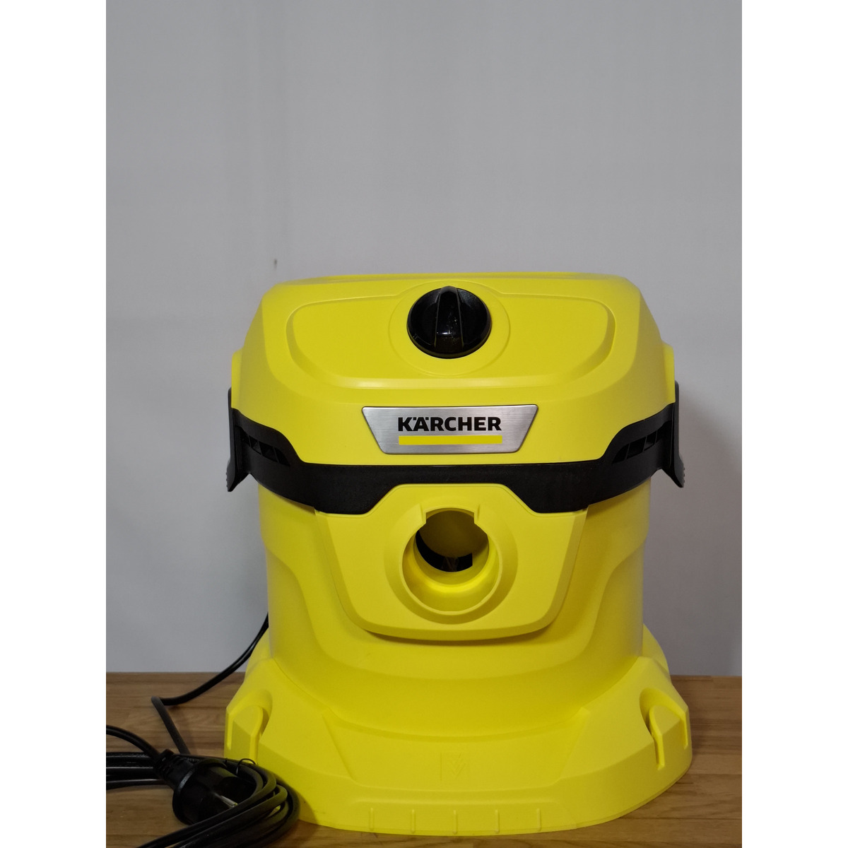 Строительный пылесос Karcher WD 2 Plus V-12 / 4 / 18 (Цвет: Yellow)