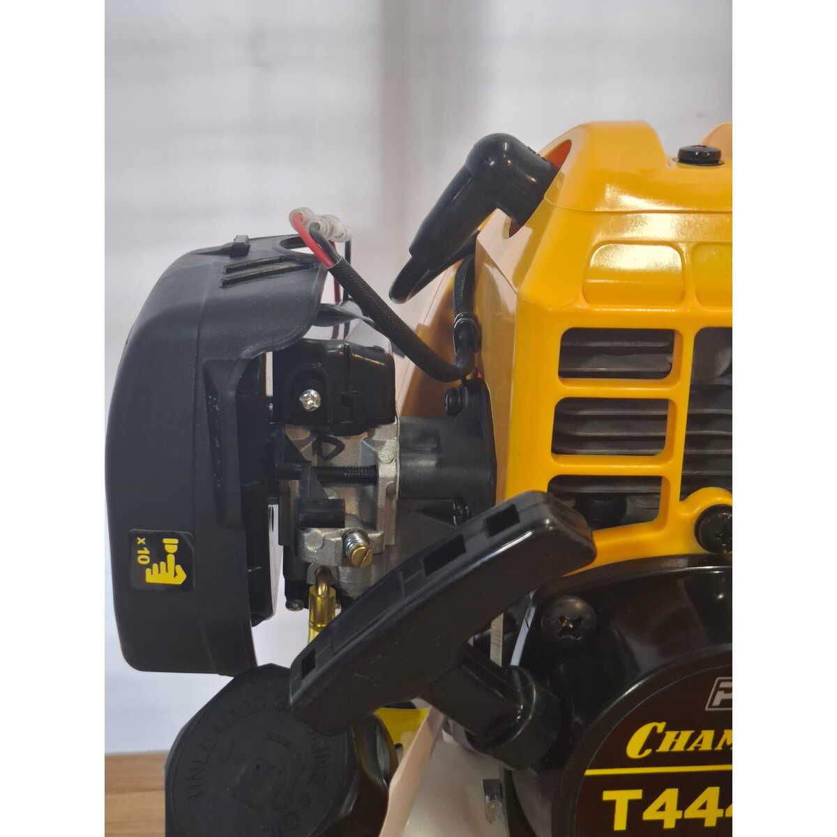 Триммер бензиновый Champion T444S-2 (2-коробки) (Цвет: Yellow/Black)