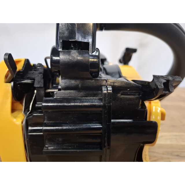 Бензопила Champion 126T-10 (Цвет: Yellow / Black) Бензопила Champion 126T-10 (Цвет: Yellow / Black)