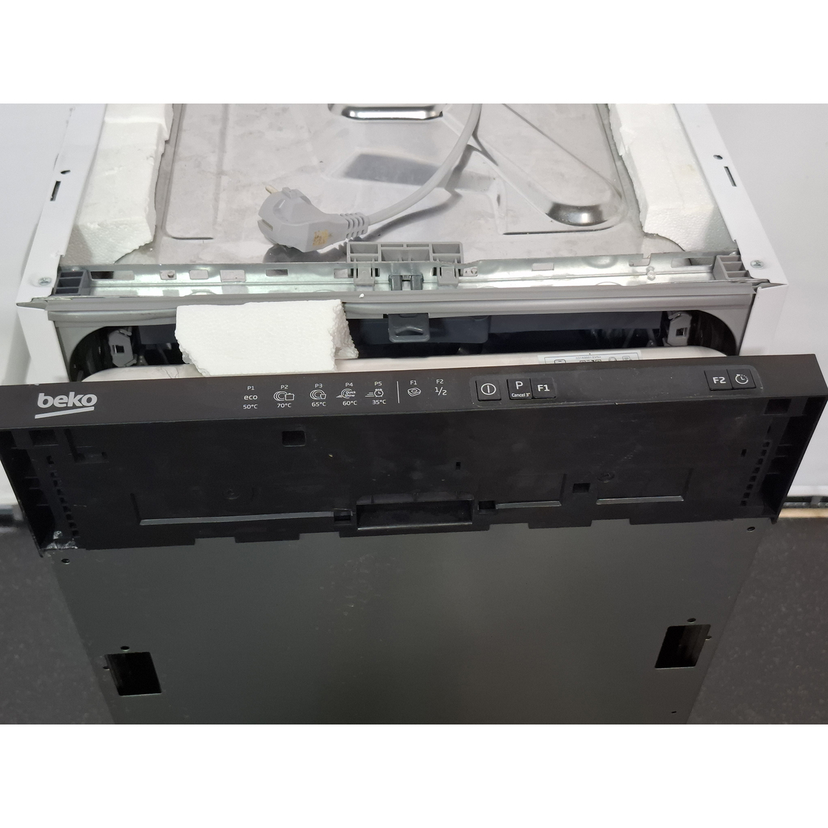 Посудомоечная машина Beko BDIS1W861, белый