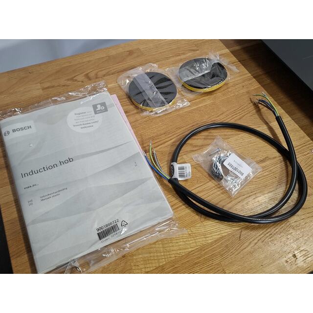 Варочная панель Bosch PXE801DC1E, черный Варочная панель Bosch PXE801DC1E, черный