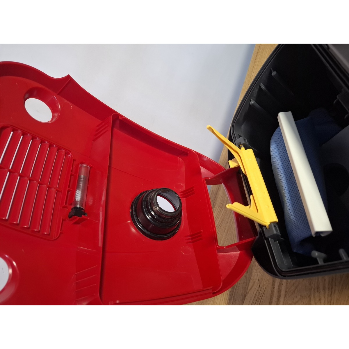 Пылесос Samsung VCC4130S37 / XSG (Цвет: Red)