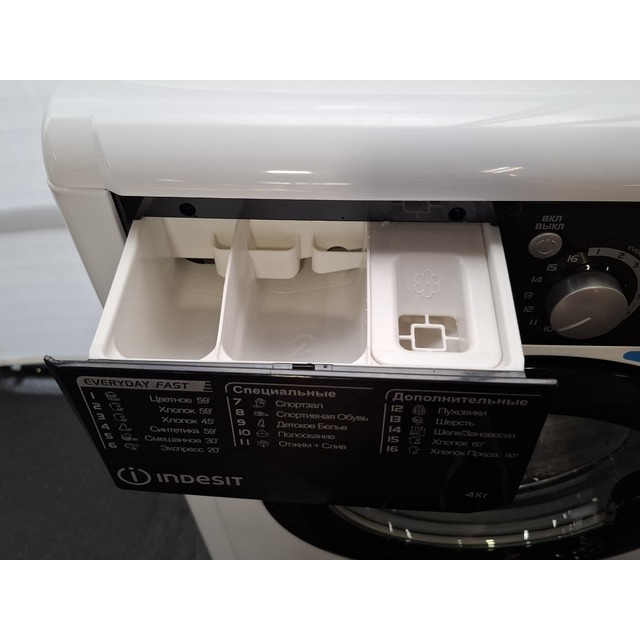 Стиральная машина Indesit EWUD 4105 BK CIS, белый Стиральная машина Indesit EWUD 4105 BK CIS, белый