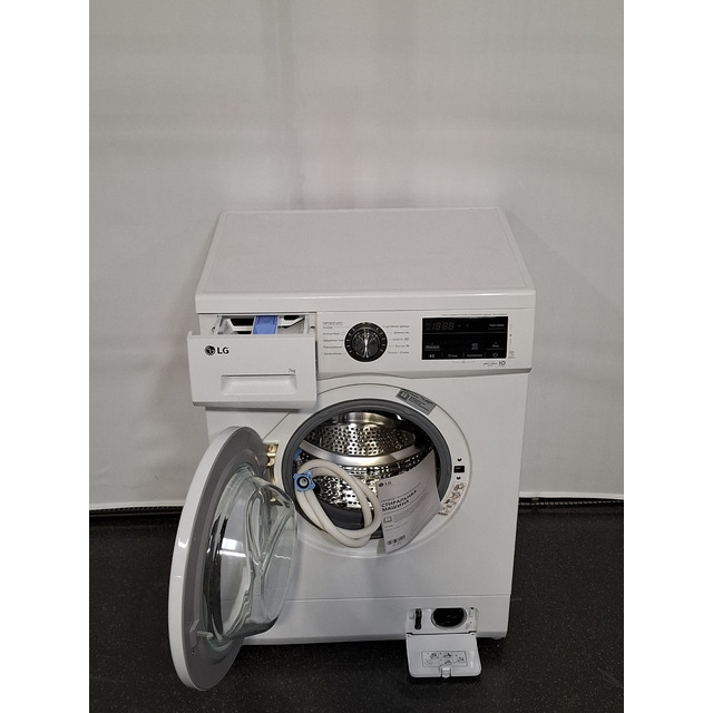 Стиральная машина LG F2J3HS3W, белый Стиральная машина LG F2J3HS3W, белый