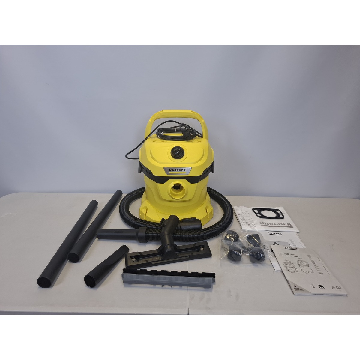 Строительный пылесос Karcher WD 2 Plus V-12/4/18 (Цвет: Yellow)