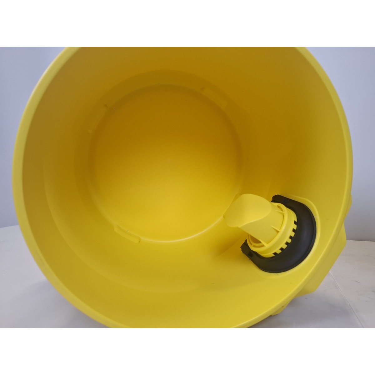 Строительный пылесос Karcher WD 2 Plus V-12/4/18 (Цвет: Yellow)