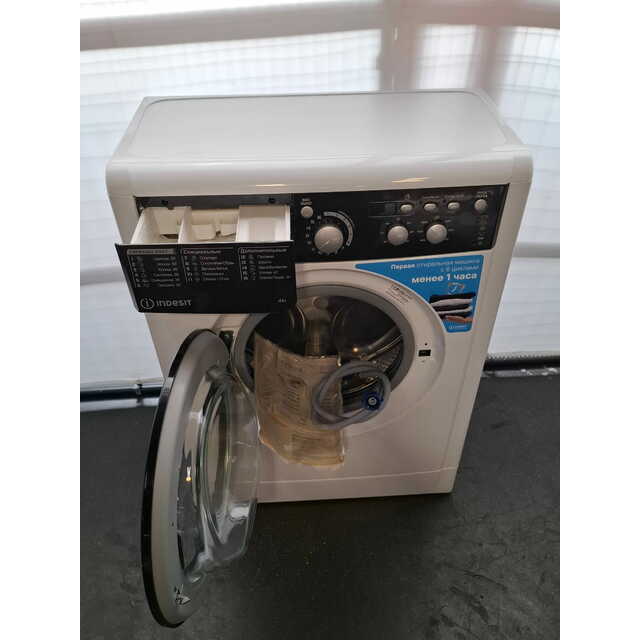 Стиральная машина Indesit EWUD 4105 BK CIS, белый Стиральная машина Indesit EWUD 4105 BK CIS, белый