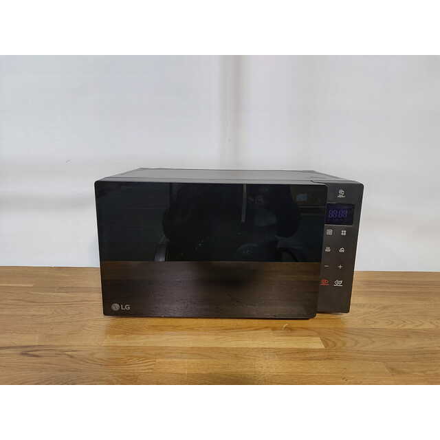 Микроволновая печь LG MS2032GAS, черный