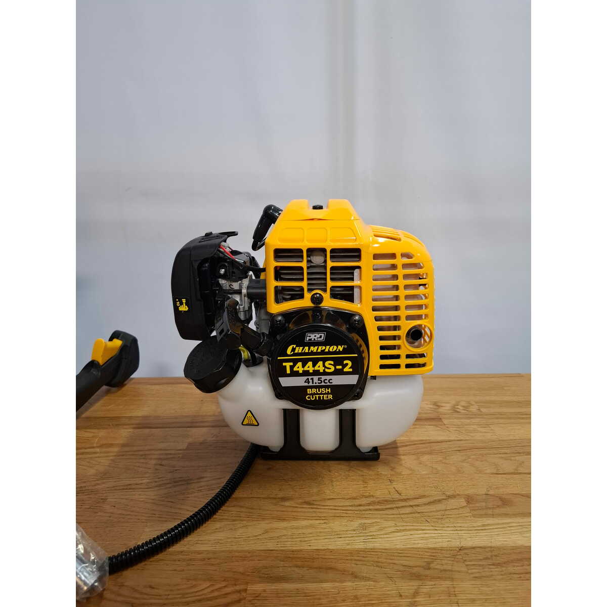 Триммер бензиновый Champion T444S-2 (2-коробки) (Цвет: Yellow / Black)