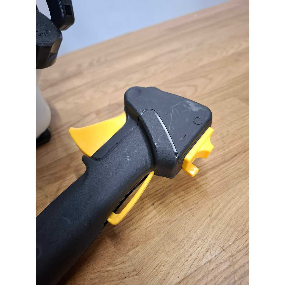 Триммер бензиновый Champion T444S-2 (2-коробки) (Цвет: Yellow / Black)