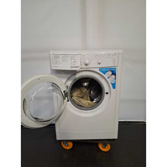 Стиральная машина Indesit IWSB 5105, белый Стиральная машина Indesit IWSB 5105, белый