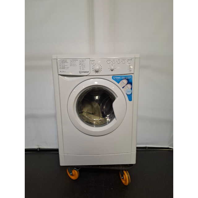 Стиральная машина Indesit IWSB 5105, белый Стиральная машина Indesit IWSB 5105, белый