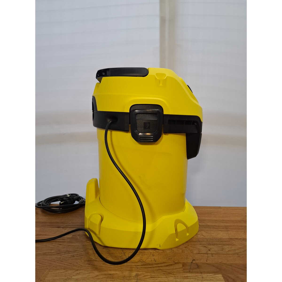 Строительный пылесос Karcher WD 3 V-17/4/20 (Цвет: Yellow)